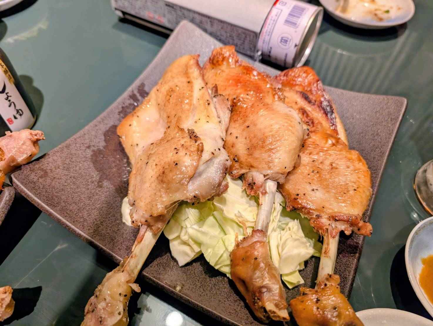 打ち上げは骨付き鳥！一人一本の贅沢