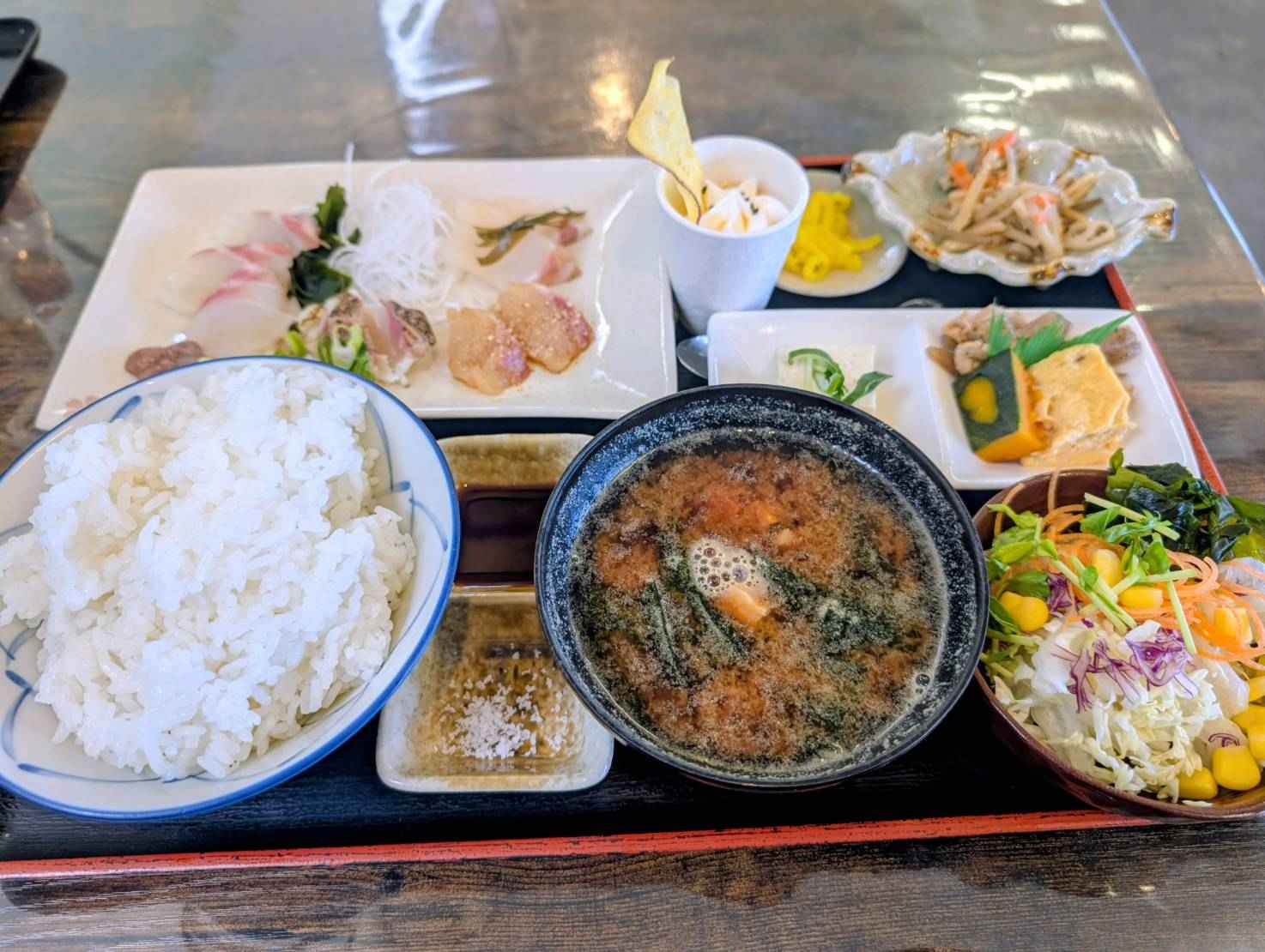 旨味が凝縮、熟成真鯛の刺身定食