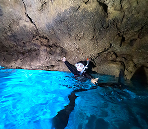 【特別な組み合わせで体験】沖縄ジンベエザメ体験ダイビング＋青の洞窟シュノーケル｜写真・動画付き＆送迎付きで安心